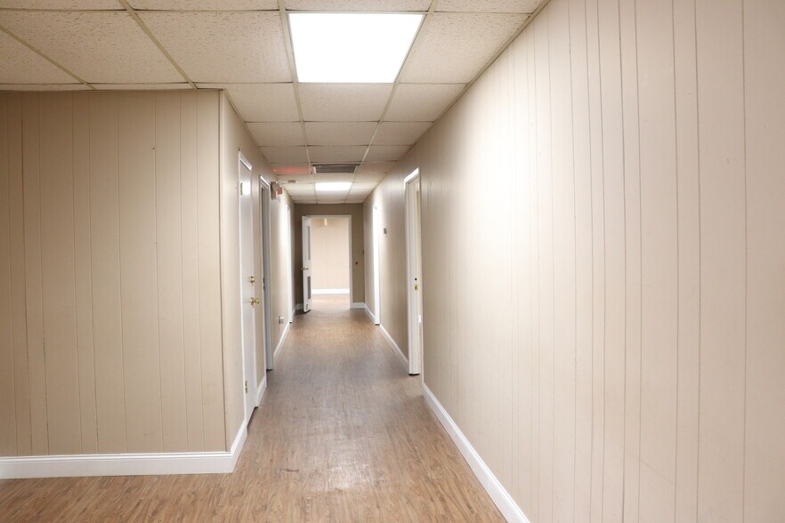 More Photos Of 400 Chestnut St NW, Hartselle Office For Sale