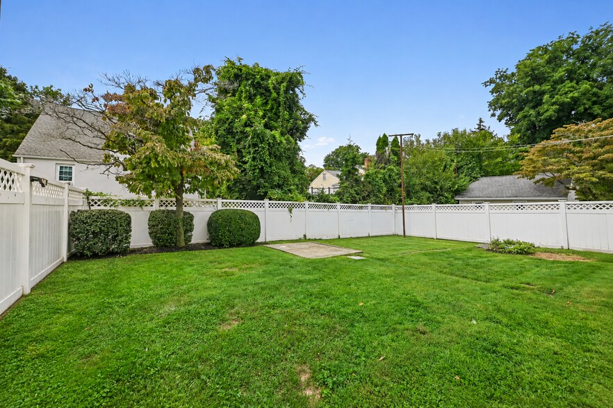 More Photos Of 32 Josephine Evaristo Ave, Greenwich Multifamily For Sale
