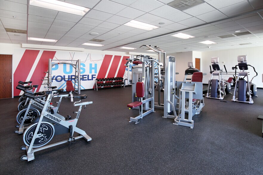 More Photos Of 5000 Headquarters Dr, Plano Office For Lease