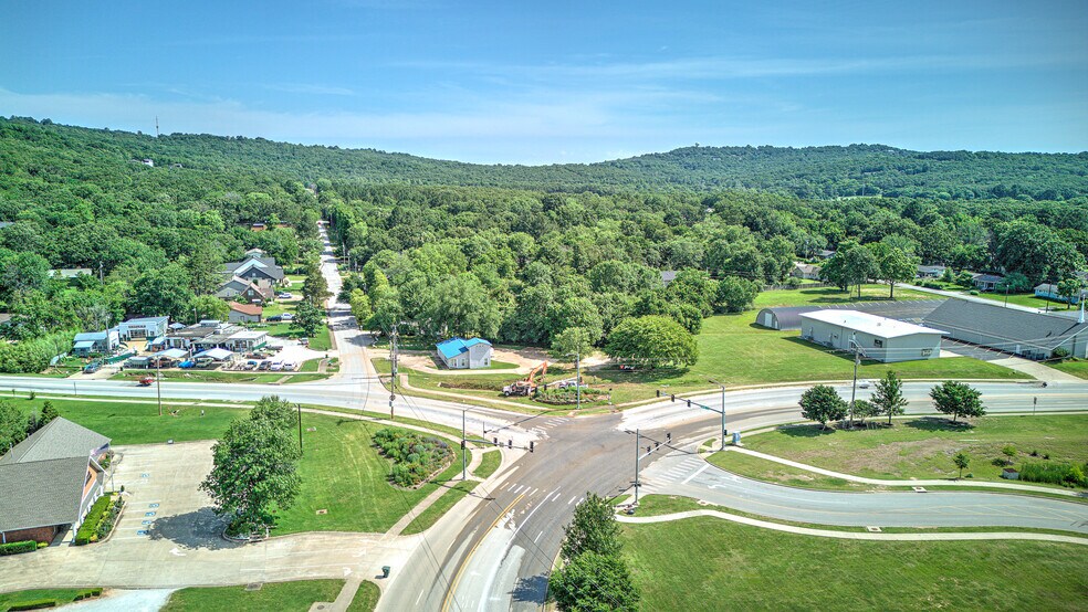 More Photos Of 778 S Happy Hollow Rd, Fayetteville Freestanding For Sale