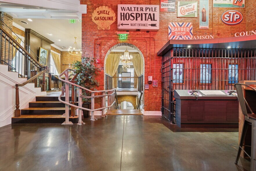 More Photos Of 108 Bridge St, Franklin Storefront For Sale