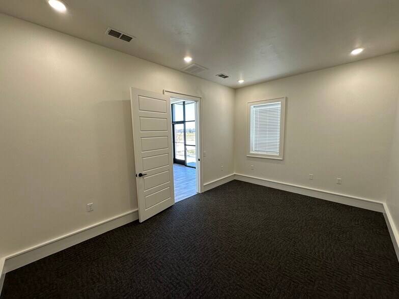 More Photos Of 3203 118th St, Lubbock Light Manufacturing For Lease