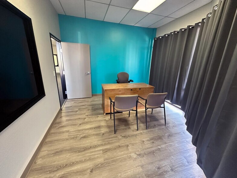 More Photos Of 5957 W Northern Ave, Glendale Unknown For Lease
