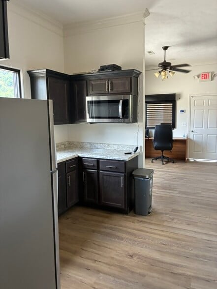 More Photos Of 1201 Highway 19E, Elizabethton Storefront Retail Office For Sale
