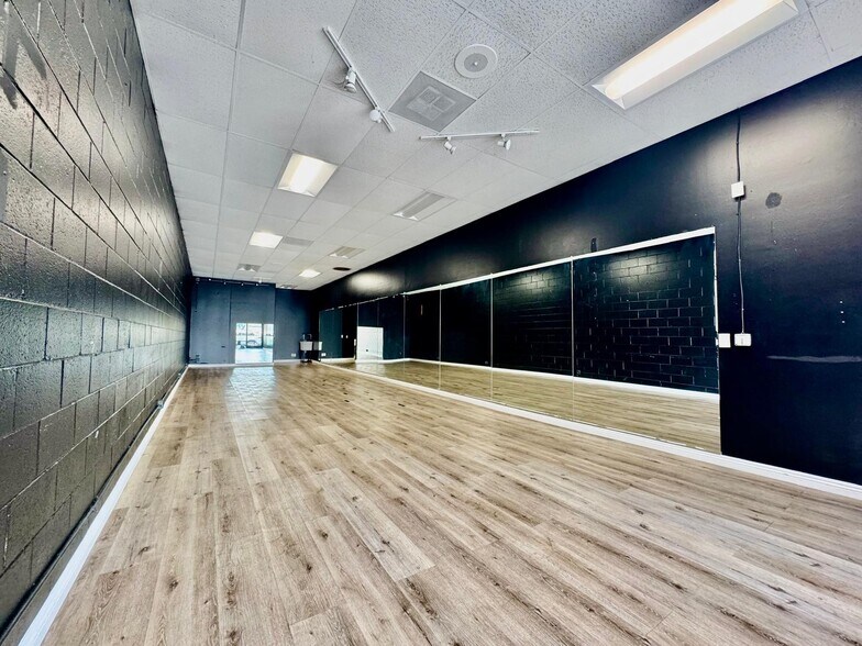 More Photos Of 5520-5530 Santa Monica Blvd, Los Angeles Unknown For Lease