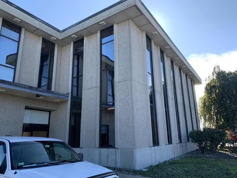 More Photos Of 4 Plaza Way, Fairhaven Bank For Lease