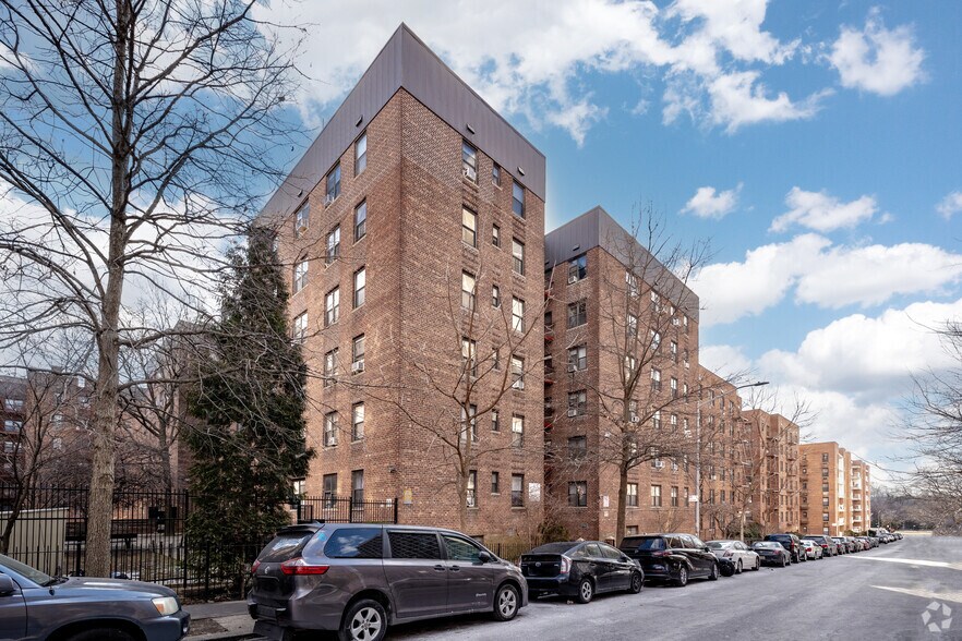 Primary Photo Of 4510 Kissena Blvd, Flushing Apartments For Lease
