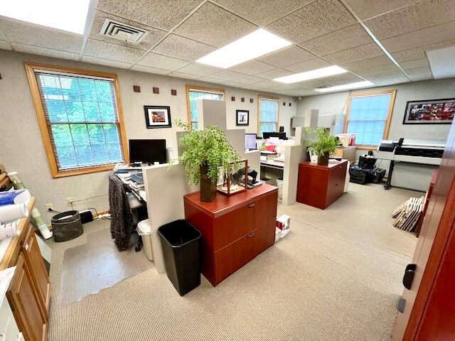 More Photos Of 255 Park Pl, Chagrin Falls Loft Creative Space For Lease