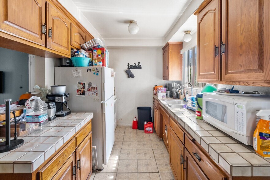 More Photos Of 7614 Mason Ave, Winnetka Multifamily For Sale