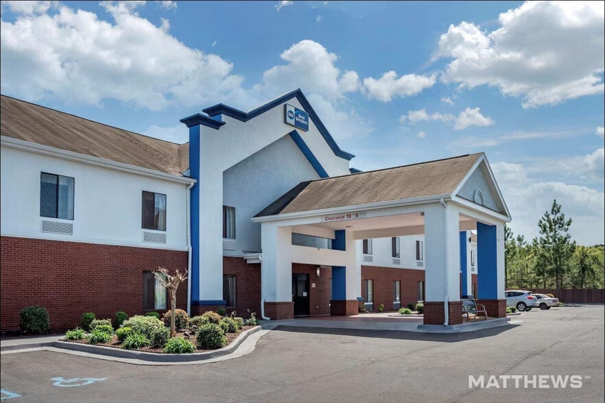 Primary Photo Of 100 Hunters Mountain Pky, Troy Hotel For Sale