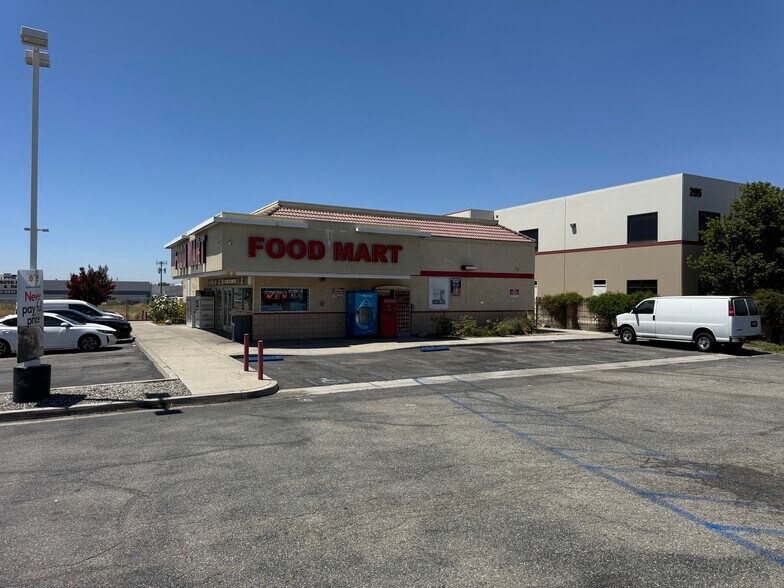 More Photos Of 2128 S Riverside Ave, Bloomington Service Station For Sale