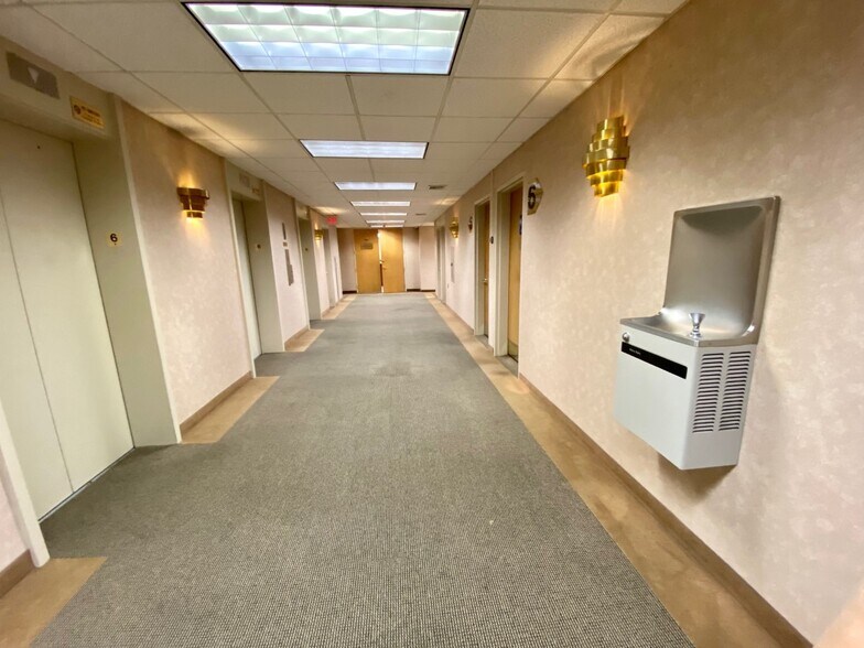 More Photos Of 170 Old Country Rd, Mineola Office For Lease