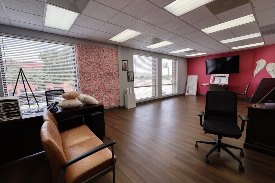 More Photos Of 2929 Mossrock Dr, San Antonio Office For Lease