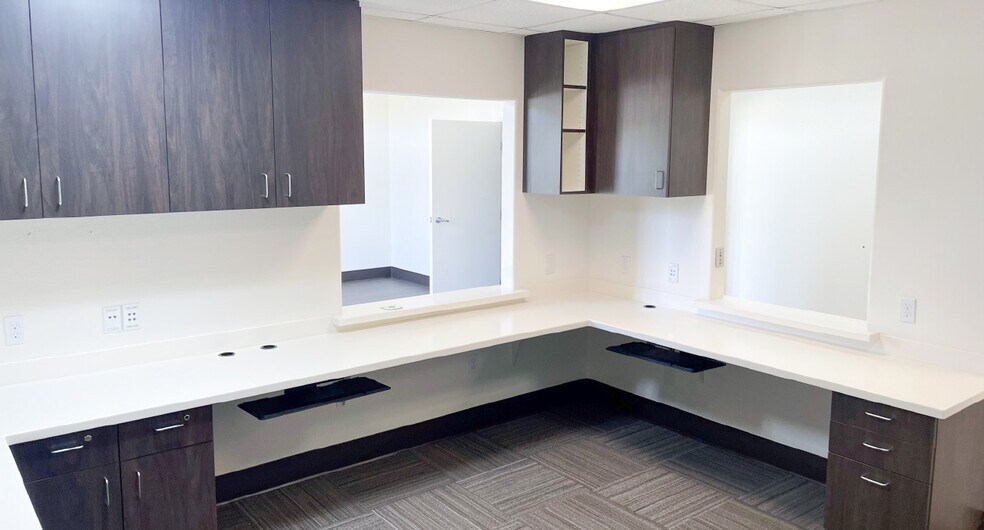 More Photos Of 2317 Jensen Ave, Sanger Medical For Sale