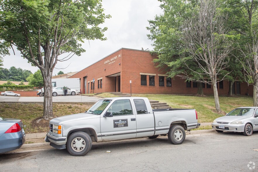 More Photos Of 6825 Hill Park Dr, Lorton Flex For Lease