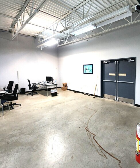 More Photos Of 2725 Tracy Rd, Northwood Light Manufacturing For Lease