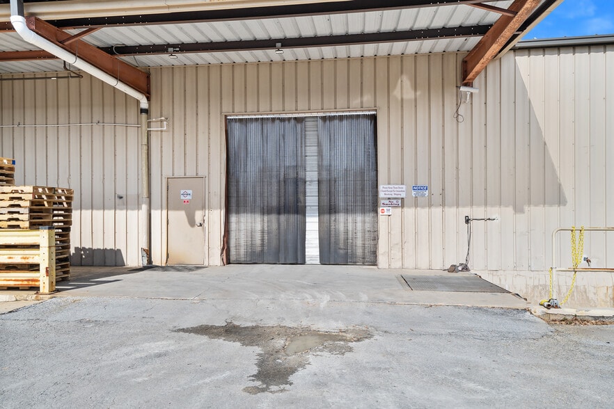 More Photos Of 2 Sunshine Blvd, Ormond Beach Light Distribution For Lease