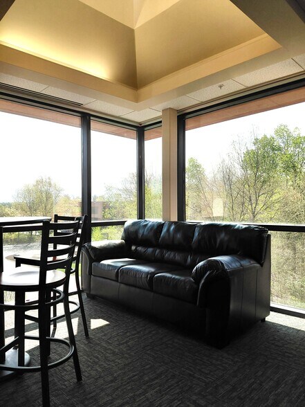 More Photos Of 1 Stiles Rd, Salem Office For Lease