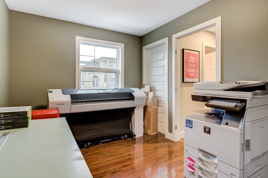 More Photos Of 1812 14A St SW, Calgary Office Residential For Sale