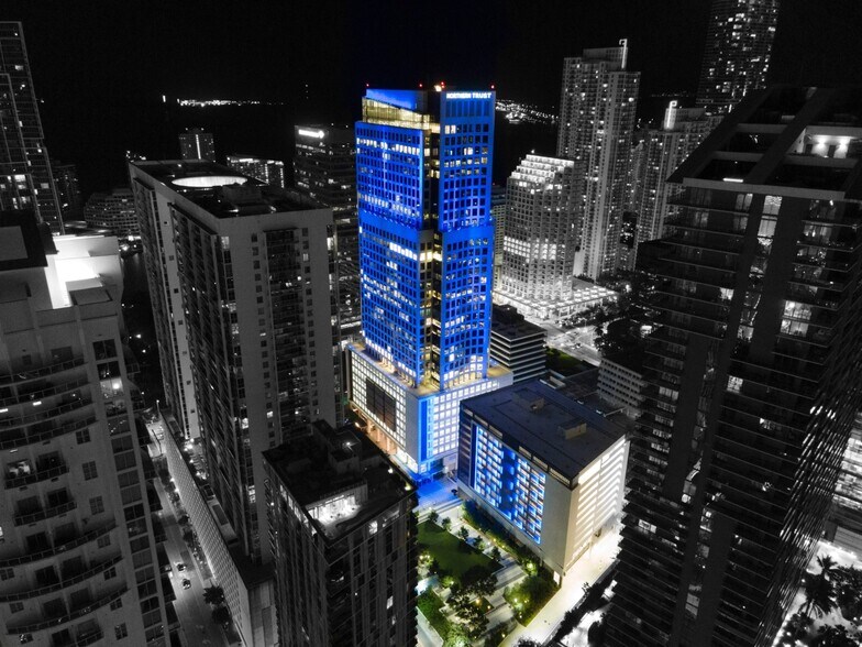 More Photos Of 600 Brickell Ave, Miami Office For Sale