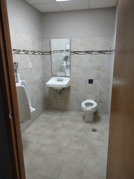 More Photos Of 450144 82nd St E, Aldersyde Manufacturing For Sale