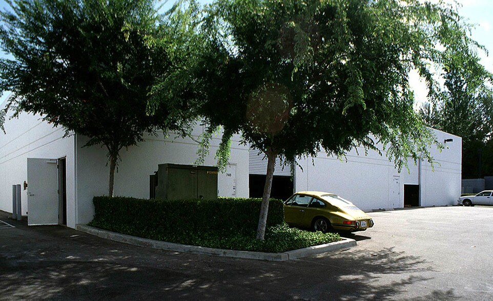 More Photos Of 74-98 W Cochran St, Simi Valley Unknown For Lease