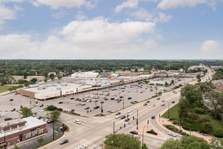 More Photos Of 4-140 W Lake St, Addison Freestanding For Lease