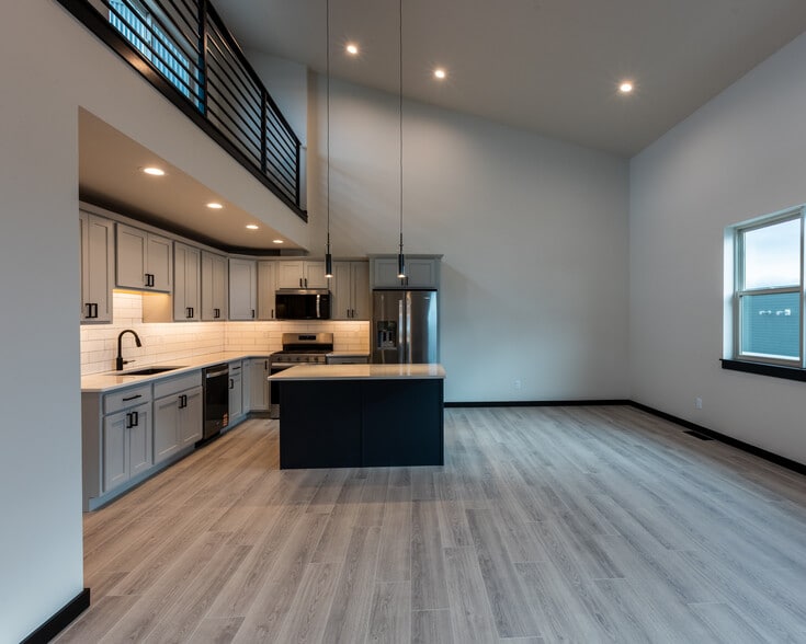 More Photos Of 2998 N 27th Ave, Bozeman Light Distribution For Lease