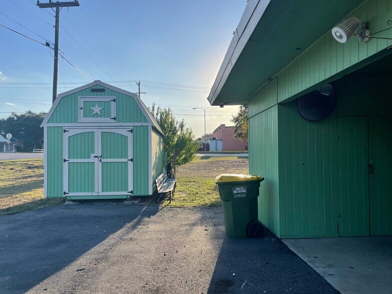 More Photos Of 1000 N 5th St, Kenedy Land For Sale