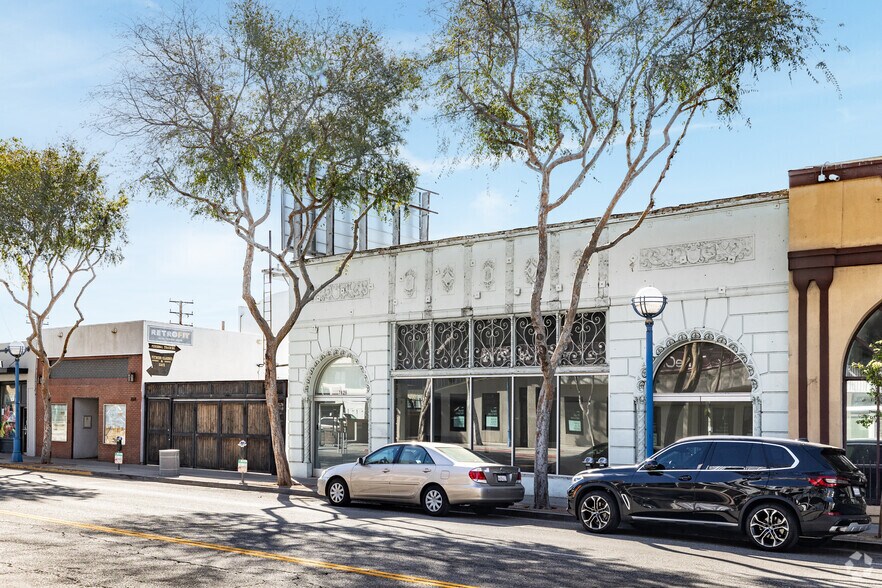 More Photos Of 7624-7626 Santa Monica Blvd, West Hollywood Restaurant For Lease