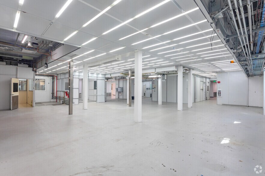 More Photos Of 195 S Milpitas Blvd, Milpitas Research And Development For Lease