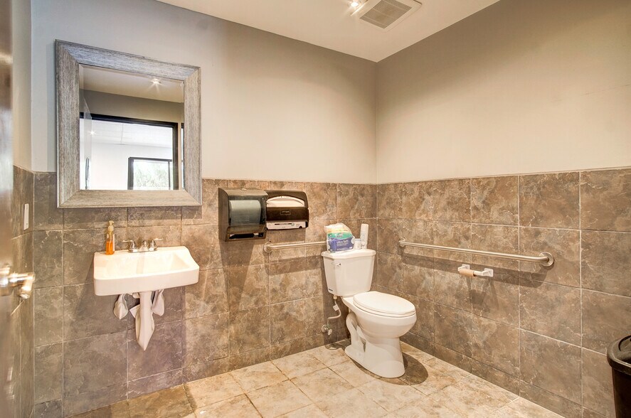 More Photos Of 11990 Hertz St, Moorpark Warehouse For Sale