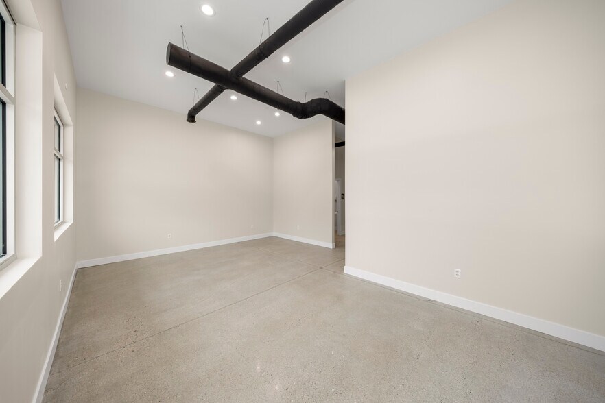 More Photos Of 3462 Greenfield rd, Berkley Medical For Lease