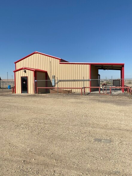More Photos Of 9 Farm to Market 652, Orla Showroom For Lease
