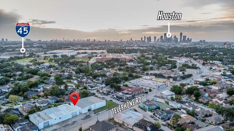 More Photos Of 1406-1420 Telephone Rd, Houston Showroom For Sale