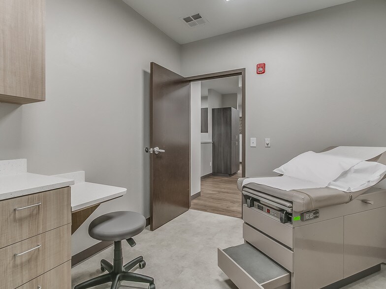 More Photos Of 608 Liberty Ln, Edmond Healthcare For Lease