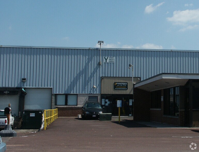 More Photos Of 122 Mill Rd, Oaks Warehouse For Lease