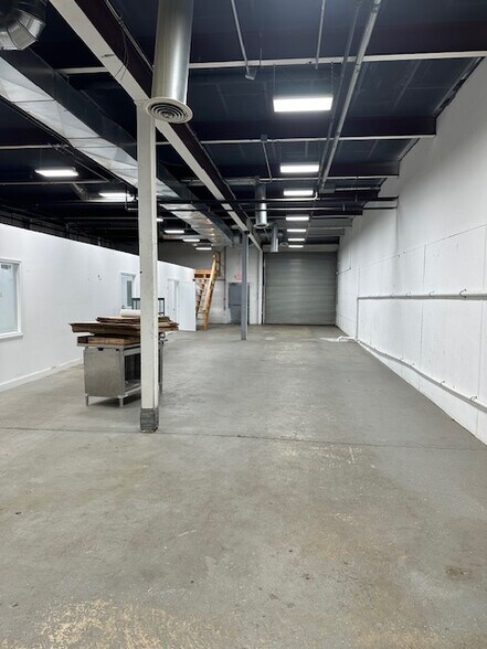 More Photos Of 3199 Lawson Blvd, Oceanside Light Distribution For Lease