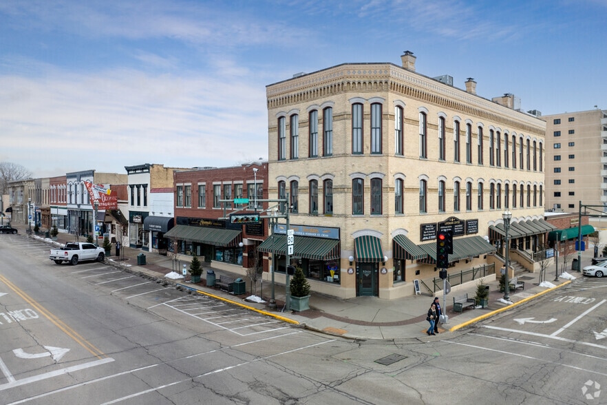 More Photos Of 772 W Main St, Lake Geneva Loft Creative Space For Lease