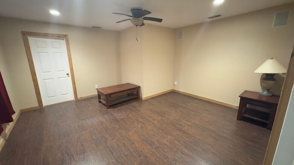 More Photos Of 327 County Road 4851, Newark Industrial For Lease