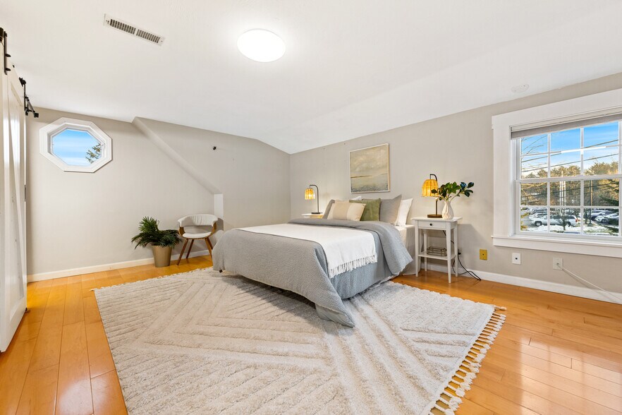 More Photos Of 25 Carlisle Rd, Westford Veterinarian Kennel For Sale