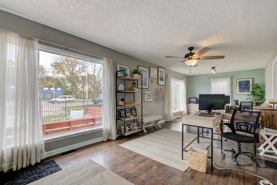 More Photos Of 4451 Old Allisonville Rd, Indianapolis Office For Sale