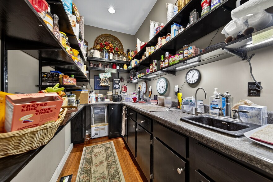 More Photos Of 109 7th Ave E, Springfield Flex For Sale