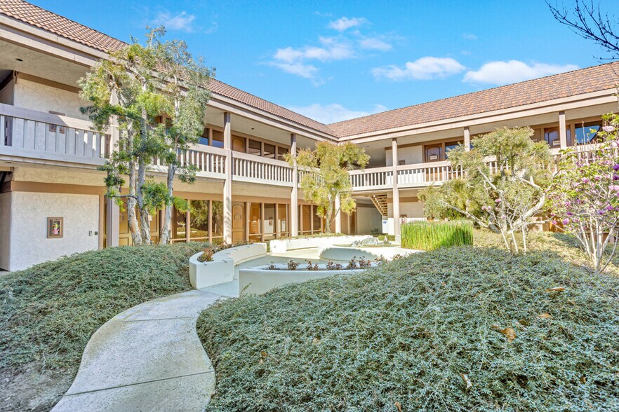 More Photos Of 601 E Daily Dr, Camarillo Office For Lease