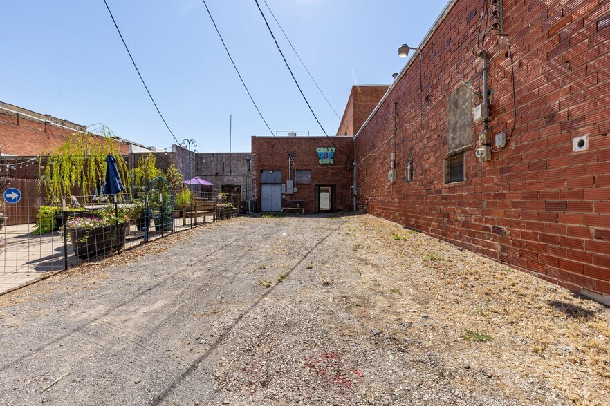 More Photos Of 424 W Chickasha Ave, Chickasha Storefront For Sale