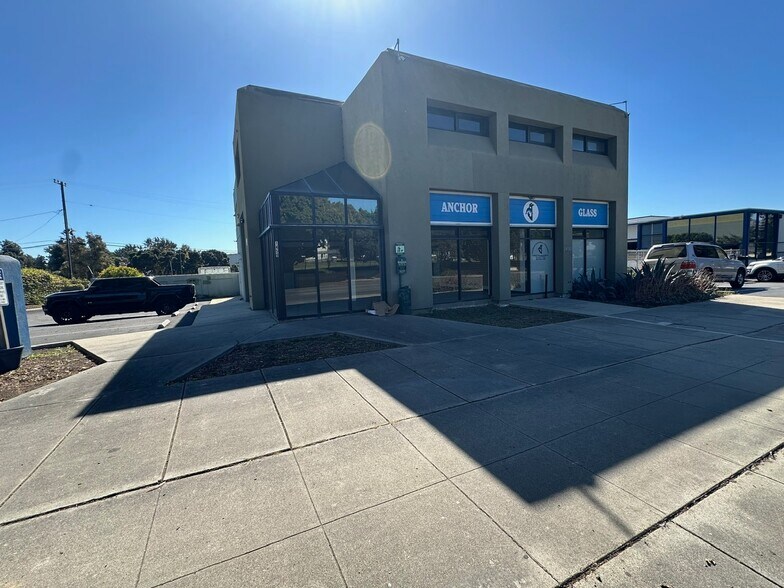 More Photos Of 1450 E Thompson Blvd, Ventura Freestanding For Lease