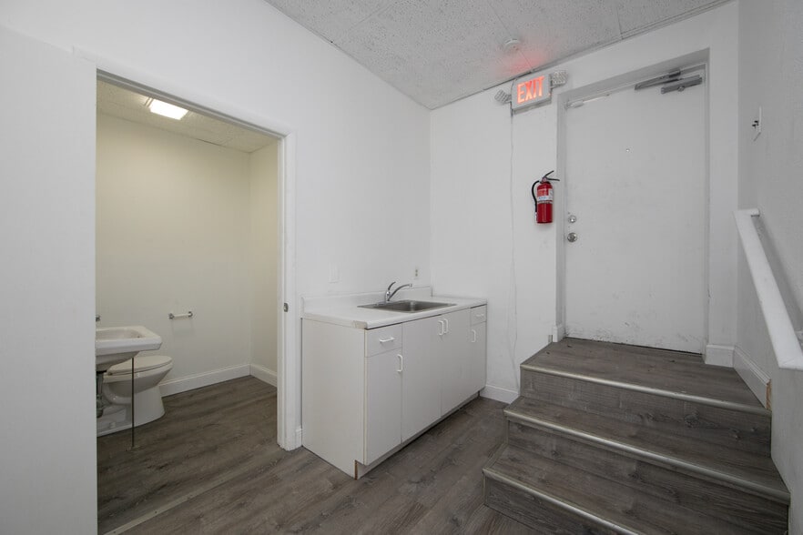 More Photos Of 12 N Black Horse Pike, Runnemede Storefront Retail Residential For Lease