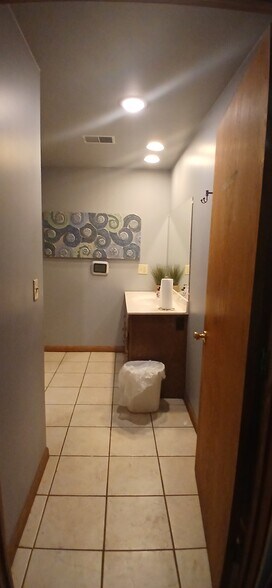 More Photos Of 806 W Us Highway 20, Michigan City Showroom For Lease