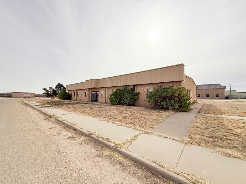 More Photos Of 1901 Carter St, Pampa Office For Sale