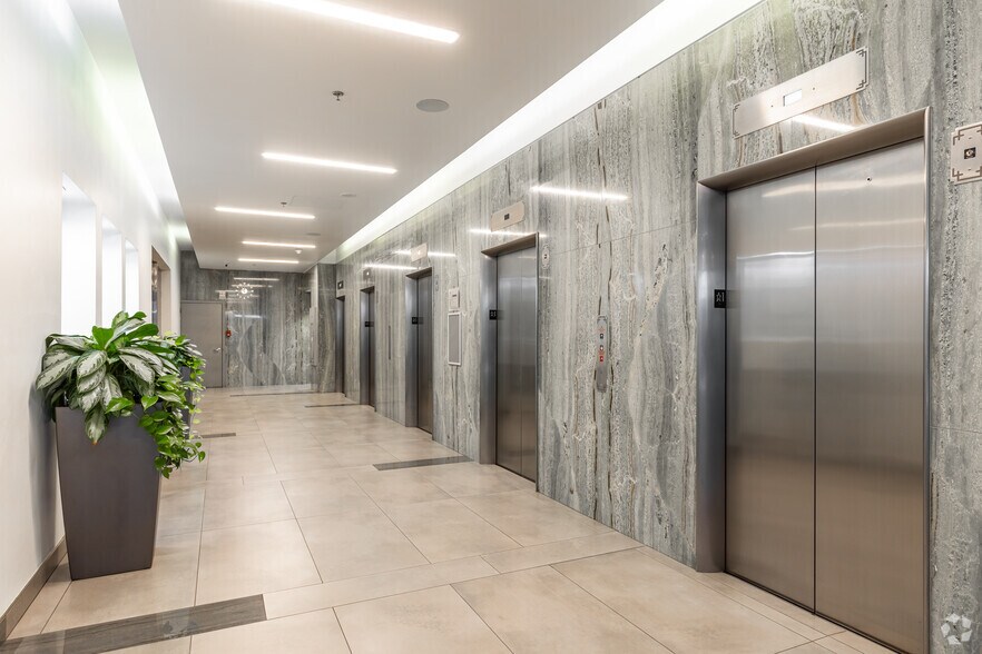 More Photos Of 1412 Main St, Dallas Office For Lease